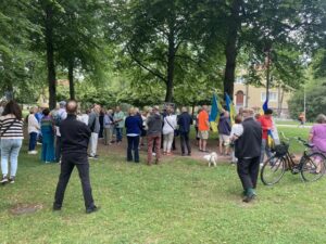 Protesters gathering outside Russian consulate, Ãland